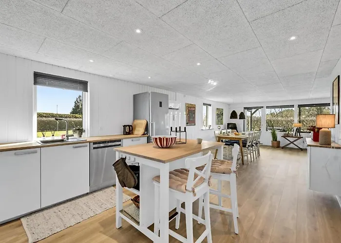 In With Kitchen